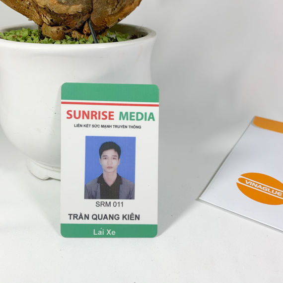 Thẻ nhân viên Sunrise Media